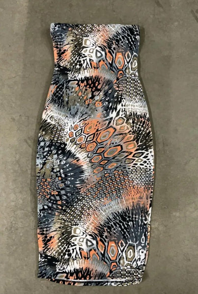 Collab Boutique abstract print bodycon tube dress in grey, silver, coral, and black. Made of polyester and spandex.