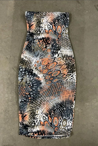 Collab Boutique abstract print bodycon tube dress in grey, silver, coral, and black. Made from 92% Polyester, 8% Spandex.