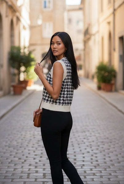 Collab Boutique black and white houndstooth knit V-neck vest with cream trim. Sleeveless design.